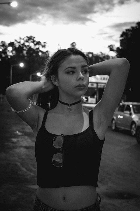 Respectul față de corp începe cu gesturi blânde